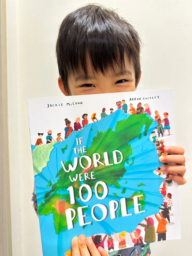 將不同族群融的理所當然的封面，譬如膚色、輪椅...。