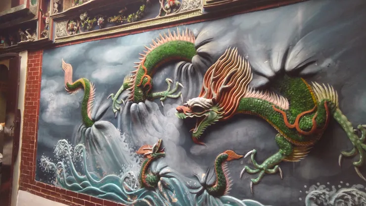 高雄鳳山龍山寺。日本、越南、韓國，會去在乎龍是不是從中國來的嗎？（照片為作者親自拍攝，請勿挪為他用）