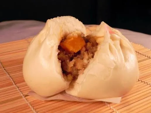 好吃的鹿港蛋黃鮮肉包（圖片截圖於網路）