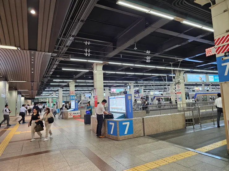 整排望過去共有8個月台