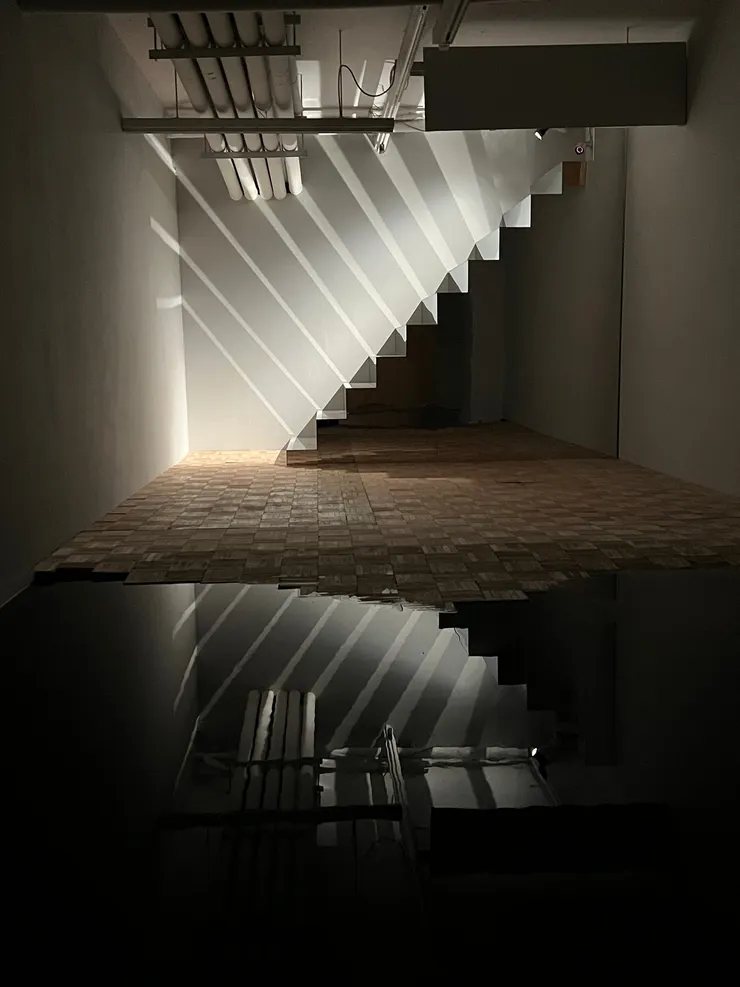 《Good morning! And in case I don’t see you, good afternoon, good evening, and good night.》