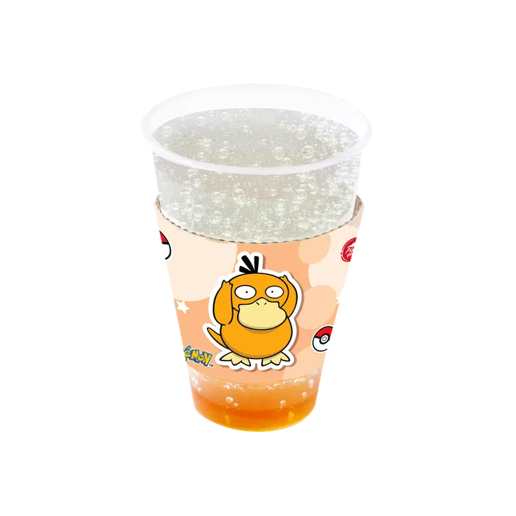 陽光泡泡香橙梳打 如日出般的金黃色澤，極吸引眼球！香橙口味清新怡人，爽口泡泡帶來清涼香甜的味覺享受！ 隨堂食附送：Pokémon 杯墊（隨機一款：Pikachu/ 妙蛙種子/小火龍/ 傑尼龜） 隨外賣訂購/第三方外賣平台附送：可達鴨造型Pokémon杯套