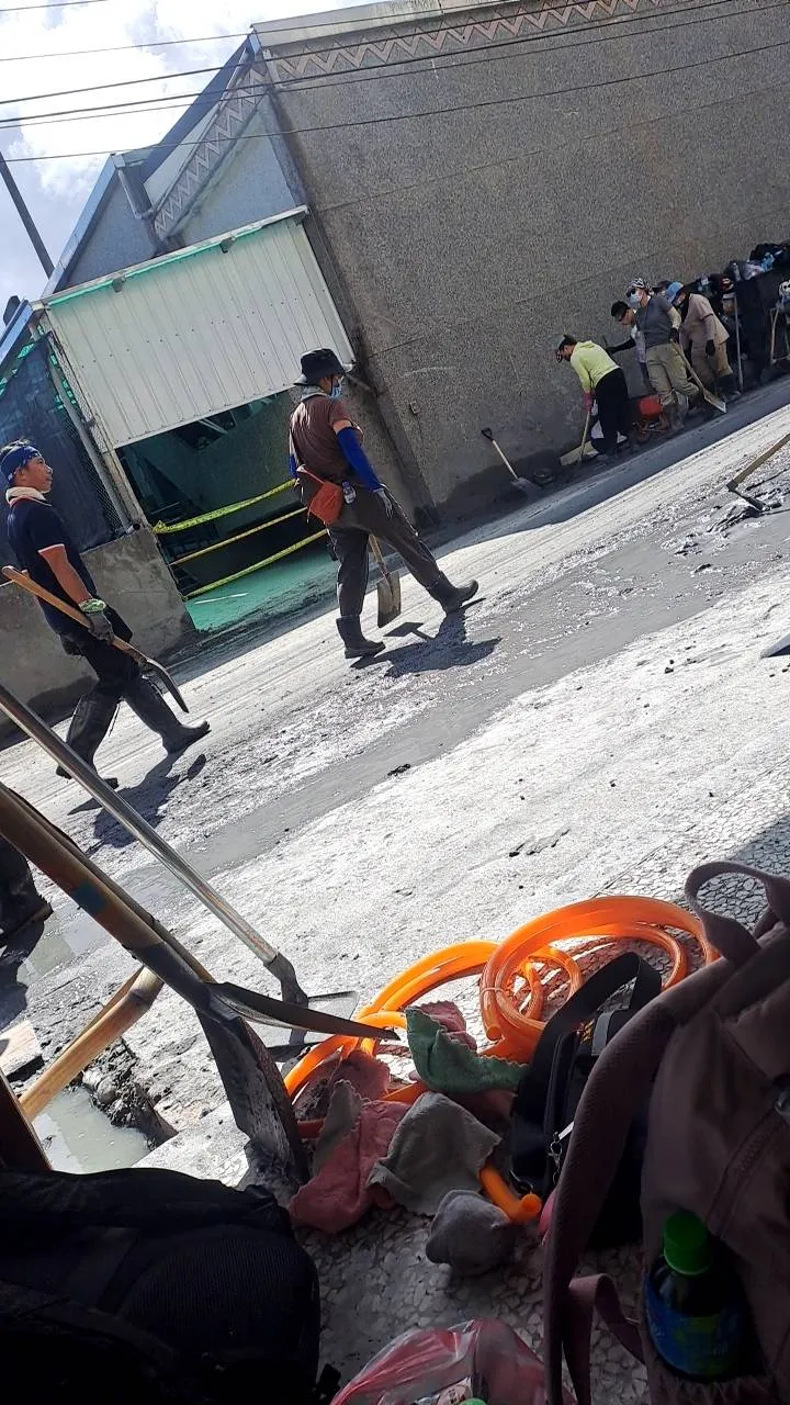 挖不完的淤泥和不放棄的人們