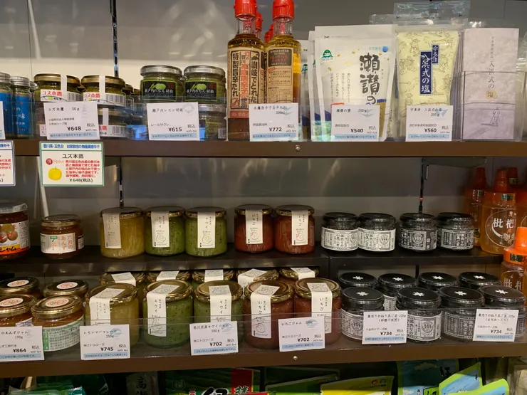 還是果醬以及一些調味料。