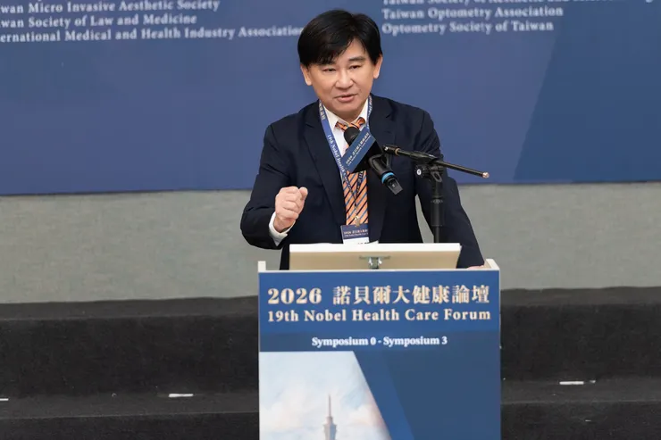 台灣眼視光醫學會暨台灣醫事法律學會理事長、同時也是本屆論壇執行長的張朝凱教授指出，「諾貝爾大健康論壇」自2017年創辦以來，至今已邁入第十九屆，長期結合國際醫療、醫務管理、醫事法律、眼視光與美容醫學等領域，打造以「健康」為核心的跨域學術交流平台。(圖 / 諾貝爾大健康論壇 提供)