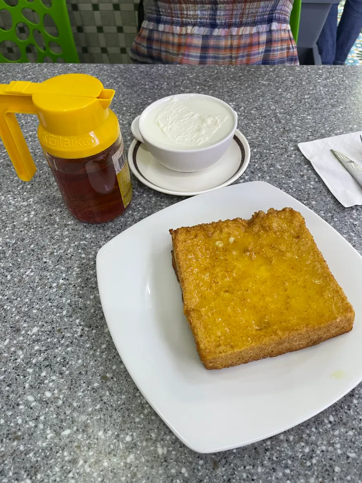 雙皮燉奶與法蘭西多士(法式吐司)。