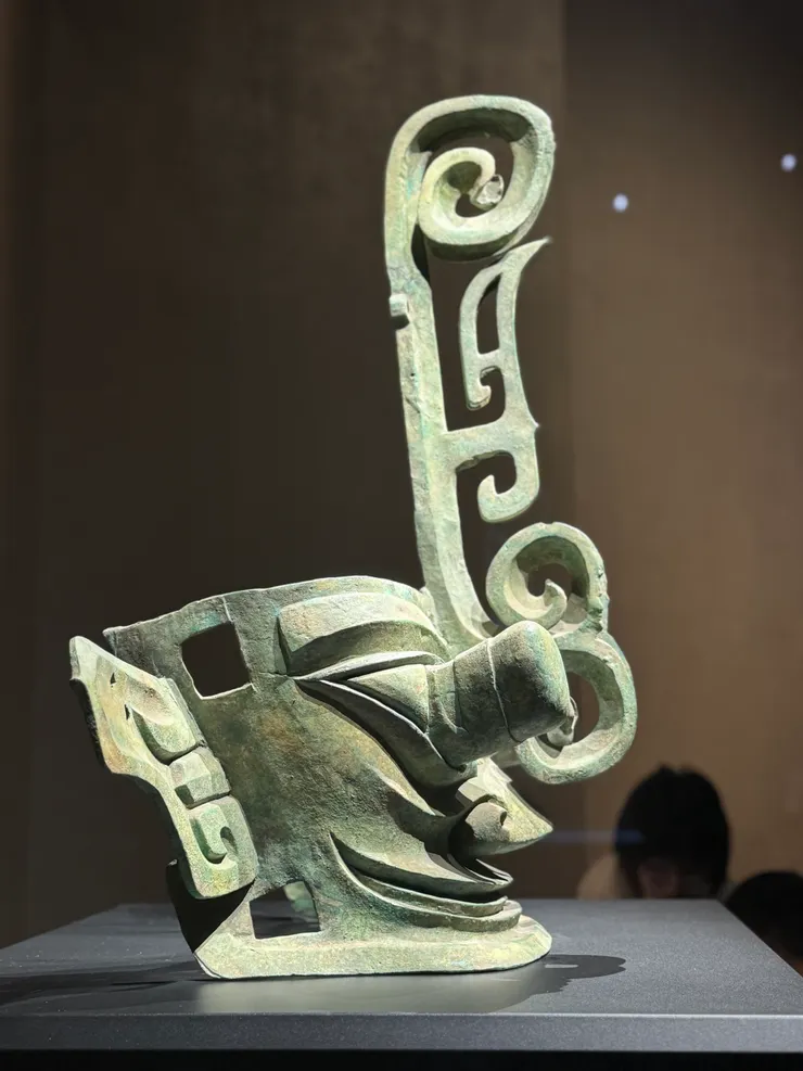 奇特的縱目面具