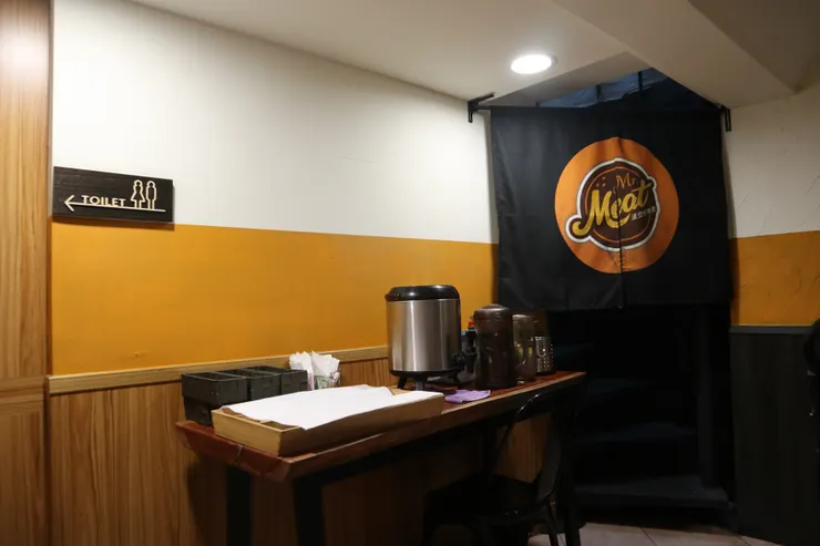 餐具、茶水及佐料區