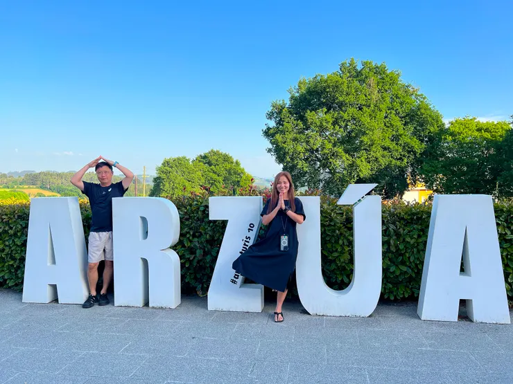 Arzua地標就在hotel arzua旁邊