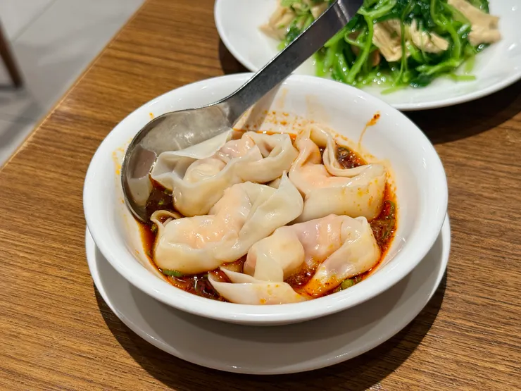 蝦肉紅油炒手(小)   135元