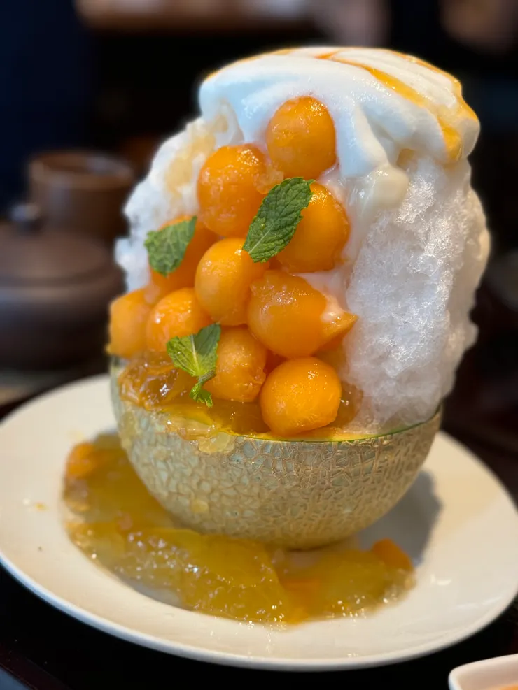 整個哈密瓜佐香草優格口味，優格味道其實有點淡吃不太出來