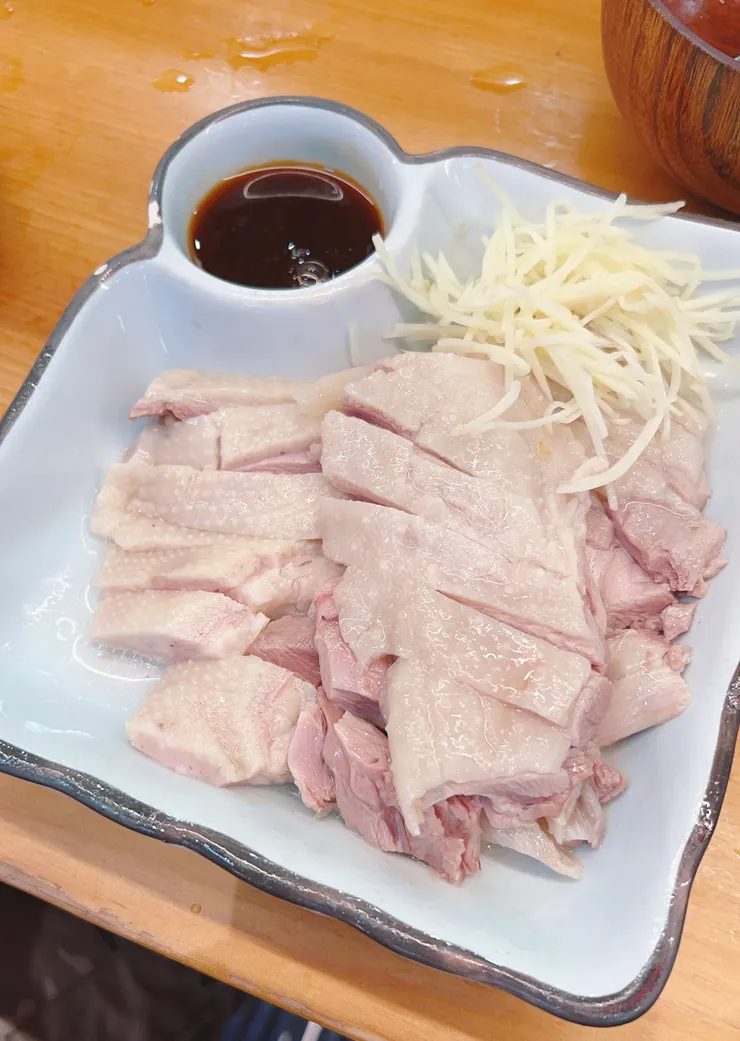 招牌的鵝肉是少數能讓我吃的下的鵝肉,不會太過油膩,好吃。