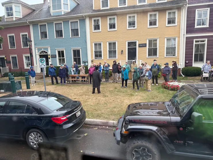 觀光客以資深人士居多