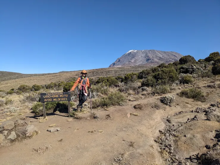一路上都可以看到我們要爬的山了