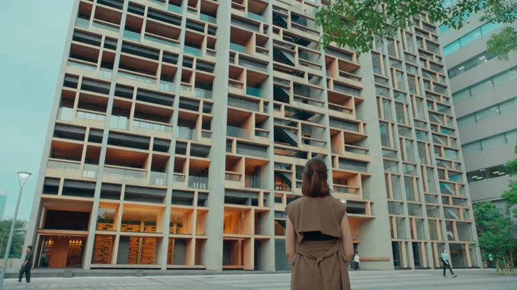 令美在不知不覺中愛上了夏目所設計的建築