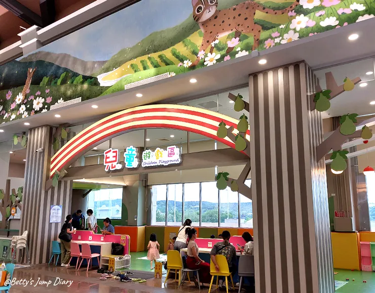 ▲西湖服務區「里山森林魔法村」/圖片來源:Betty's Jump Diary