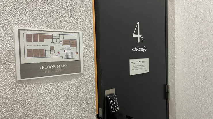 畢竟每層樓的門是直接對外，密碼鎖還是比較安全。