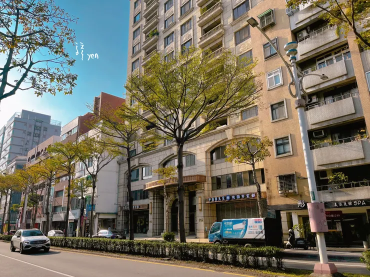 意外發現國民黨黨部位在這一帶,在此之前黨部曾經座落於統領對面,現今被當成「趣動漫」主題館