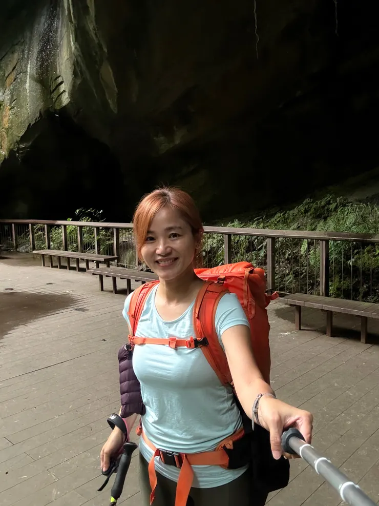 包場涼爽的蝙蝠洞,自拍一張以茲紀念。