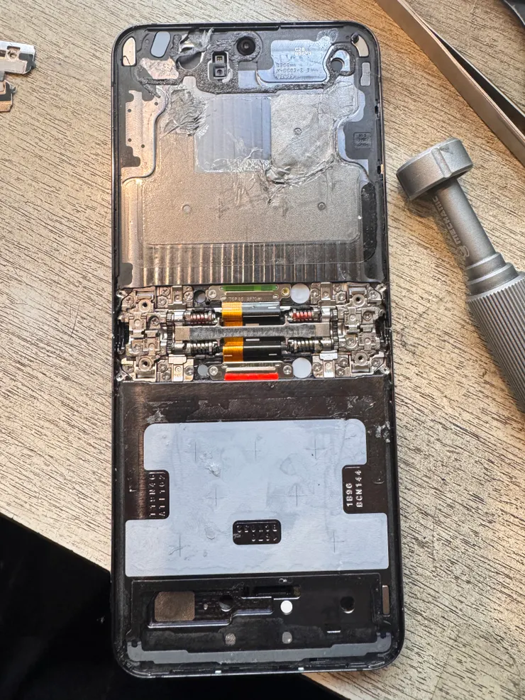 Z flip 5更換輪軸排