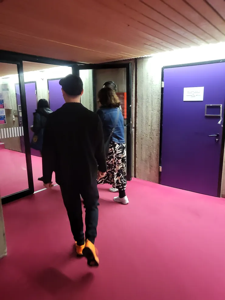 在德國裡的第一場音樂會結束後，國家交響樂團音樂總監準・馬寇爾回到他的母校漢諾威音樂學院。