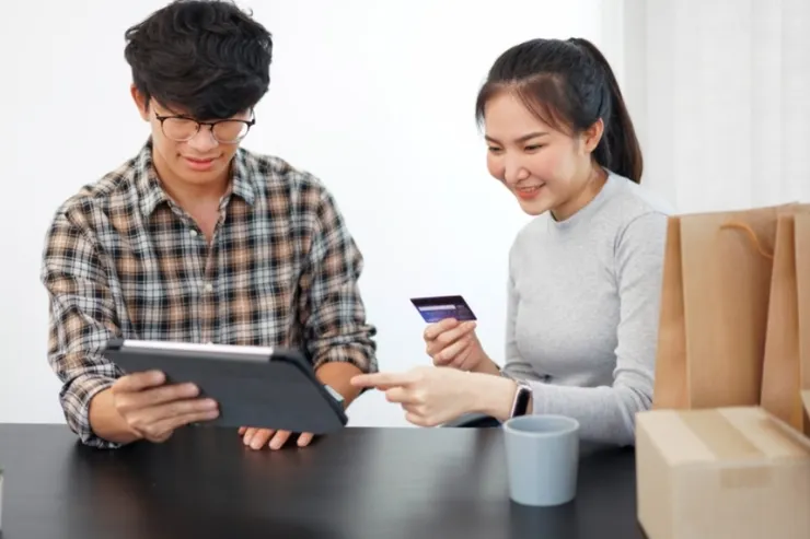 對於理財的共識，決定了伴侶雙方在婚姻生活中是否能保有尊嚴與安全感。圖/123RF圖庫