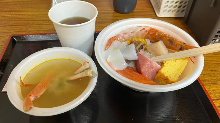 做一碗專屬的海鮮丼。