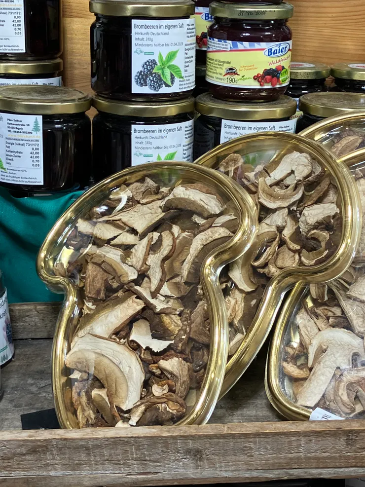 用香菇盒子裝的香菇