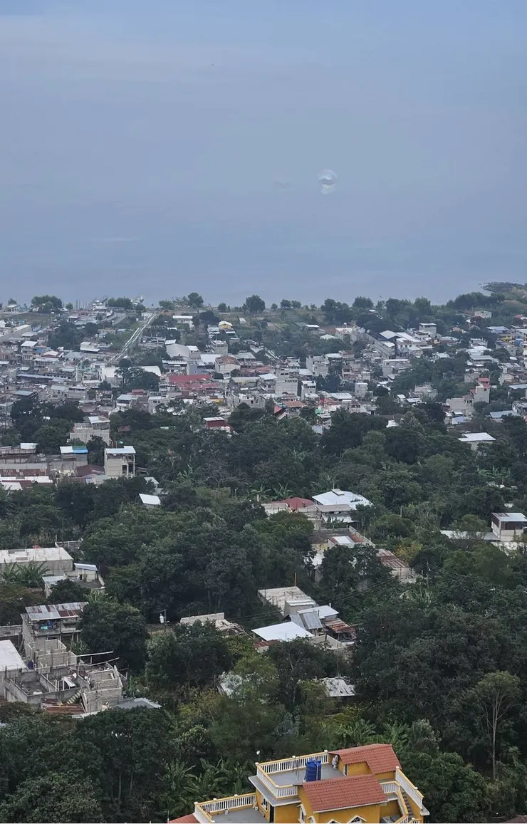 忍不住還是拍下了那顆可愛的泡泡