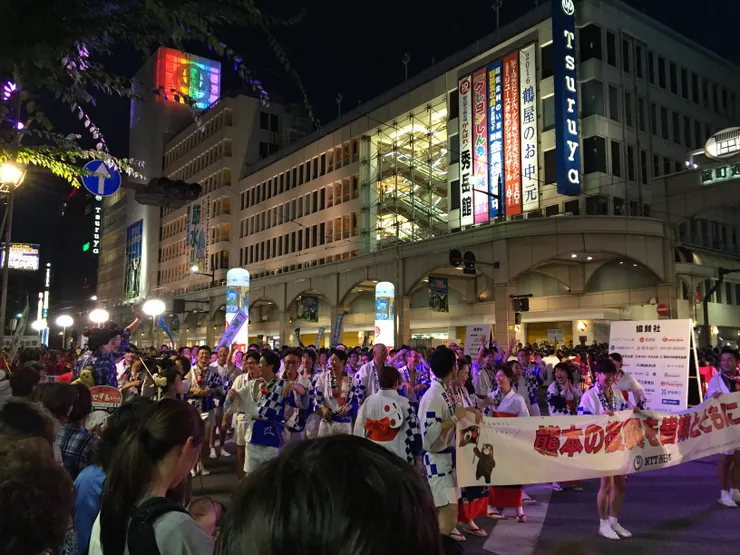 超驚喜的遊行 滿足我被海關人員驚嚇的小小心靈