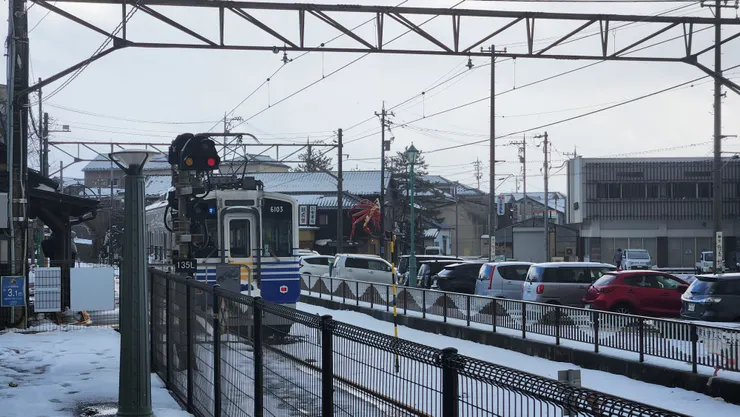 等候多時的列車