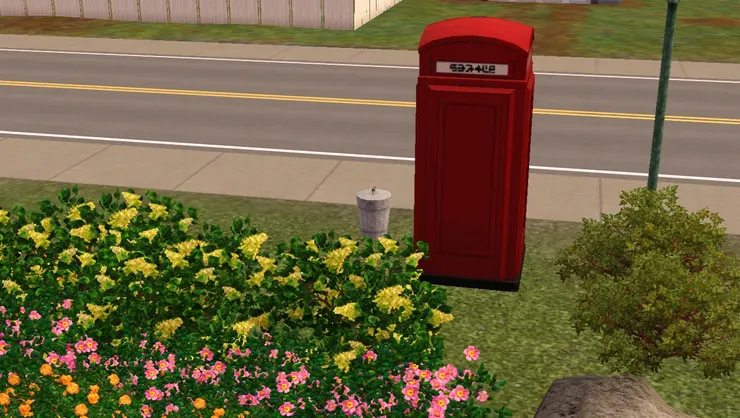 現在就讓大家仔細看看紅色電話亭的後面。