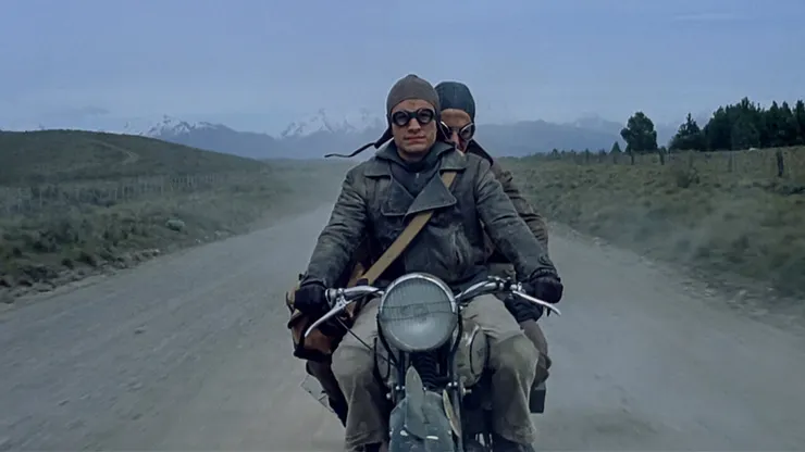 23歲的切·格瓦拉與好友騎摩托車橫越南美