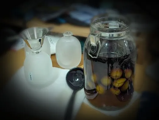 分裝時使用的器具，我知道我桌面很亂