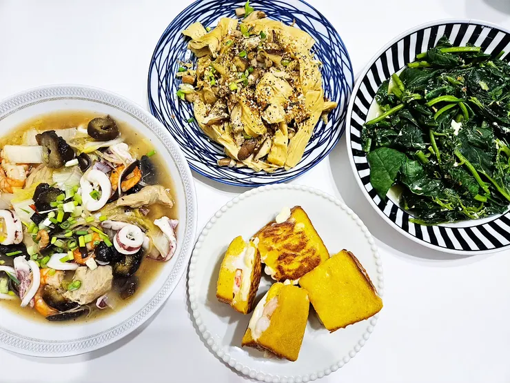 加入海參及透抽。