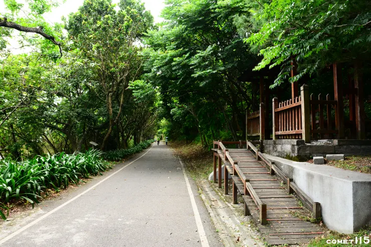 舊鐵道路廊已改建為自行車道，圖中位置為廢止的米崙車站附近
