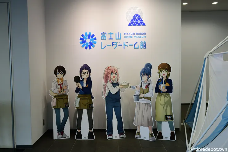 幾乎成為山梨觀光代言人物的《搖曳露營△》主角立牌