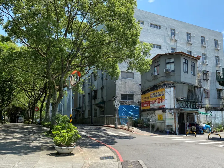 文山運動公園正對面的忠勤三莊，以及玖樓璞園 9floor Pure