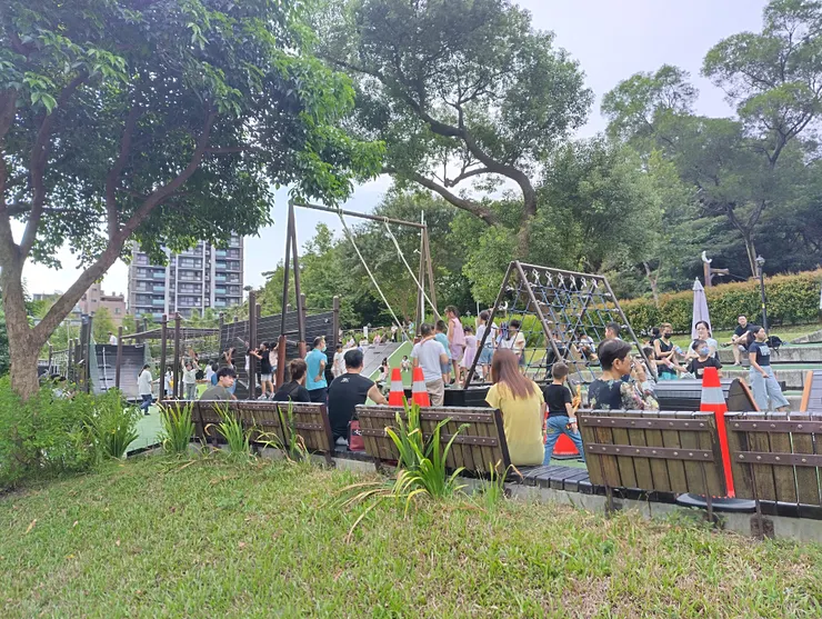 森林體能區都很多人