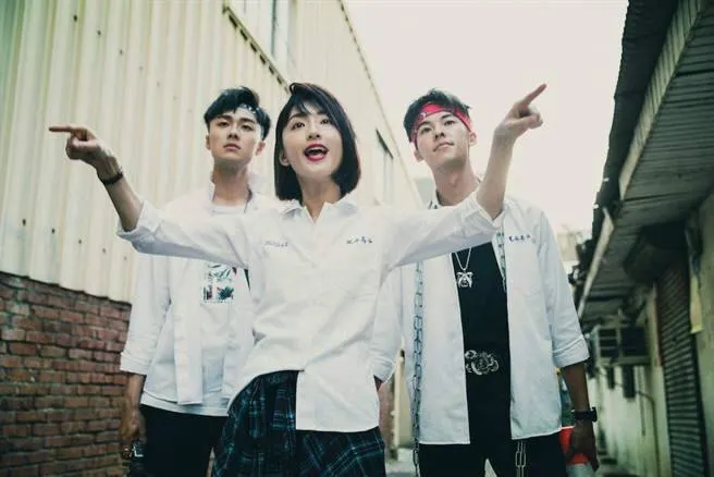 十三妹解救弟弟後，跟弟弟說她覺得媽媽的職業(酒家女)超酷的原因，她說：「因為媽媽是大人了，知道什麼是最重要的，什麼不重要。不重要的例如自尊心。」