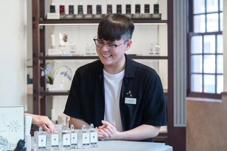 Aaron 以淺顯易懂的說明，分享豐富的香氛知識