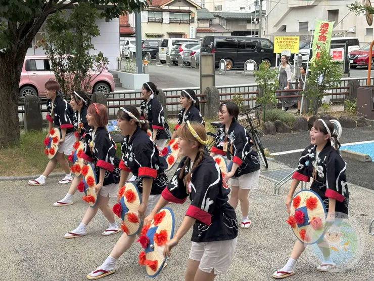 白天的花笠舞表演  由山形大學所演繹