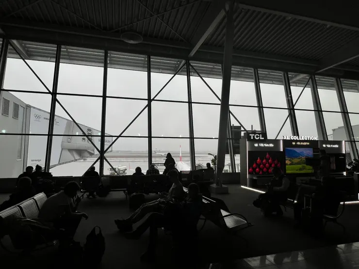 蕭邦幾場的大面窗設計對飛機迷來說很友善