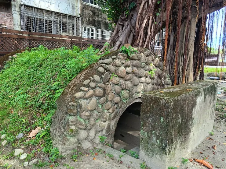 第一園區前門的防空設施