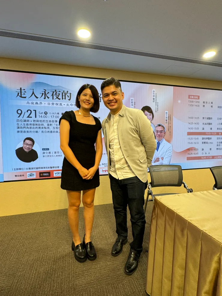 本文作者《隔壁的桌子》主持人10（左）與小冬瓜（右）   攝影｜曾懿霆