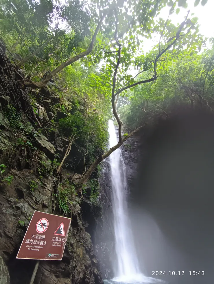 白練直擊霧細碎