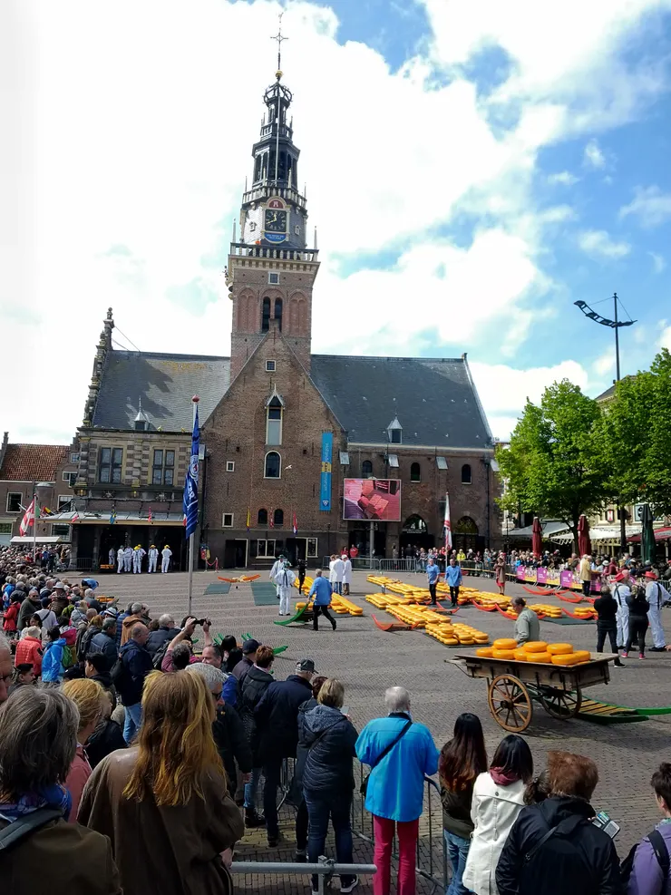 很熱鬧的起司市集