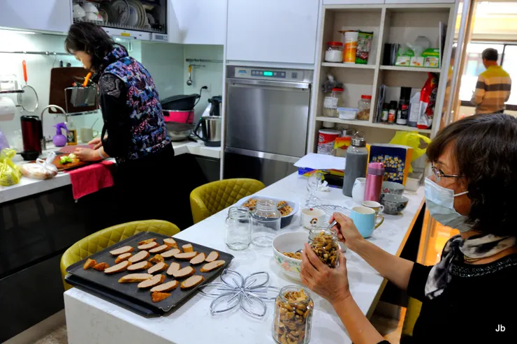 2022/2/27設計師請我們參觀她家並請吃飯。