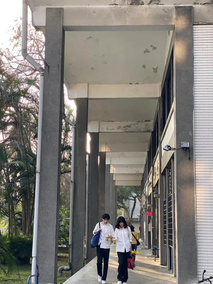 廊道柱交接方式，如同傳統中國木造建築的榫接