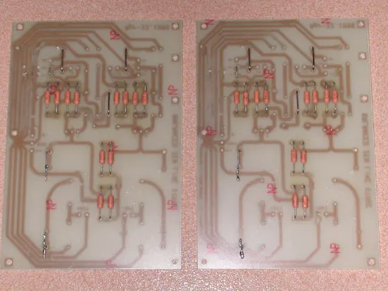 這是換下來的舊電路板，板子上的零件已被拆去裝新板子了，它已功成身退